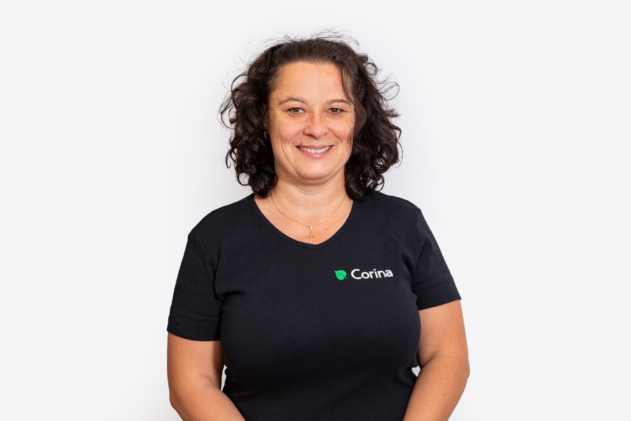 Corina Kövàri